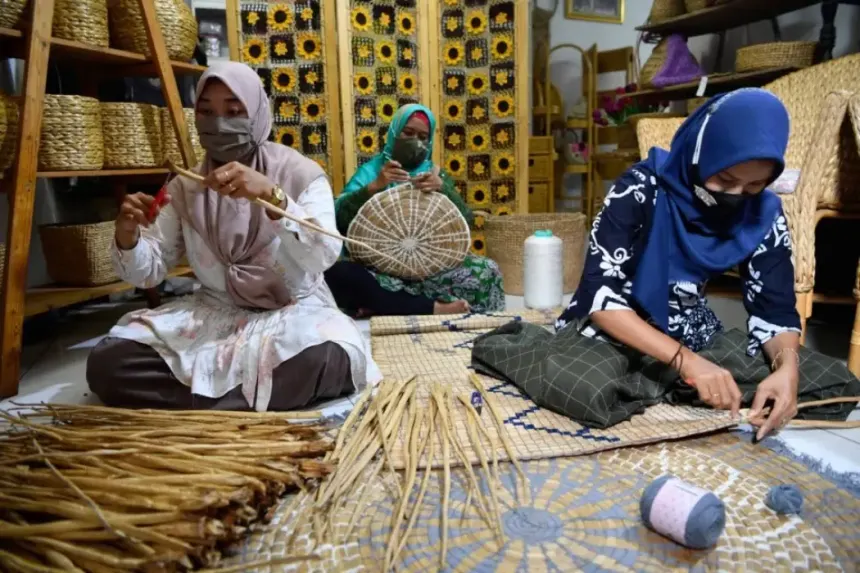 Anyaman Bambu “Karya Desa”